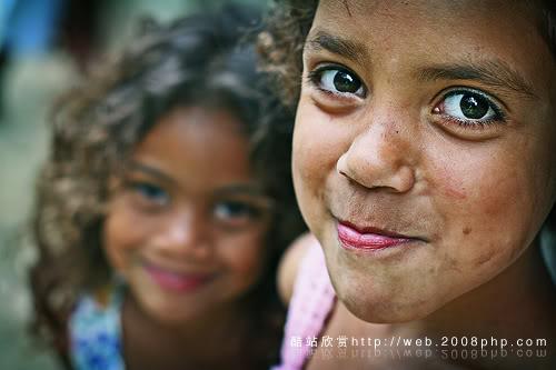 非洲儿童小孩天真灿烂的微笑大笑表情摄影欣赏