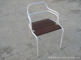 保加利亚工艺设计师FLOW：木条与钢管的椅子凳子