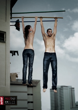 美国LEVIS里维斯2010年Hanging Outside最新牛仔休闲裤子广告设计欣赏