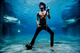 欧美Rock N Roll Underwater Shoot摇滚乐水下拍摄