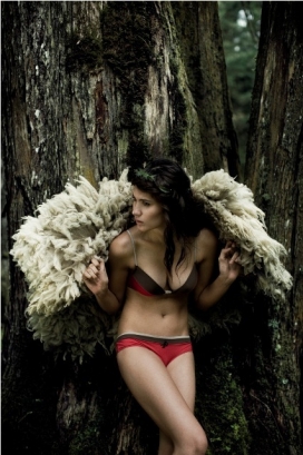 法国2010浪漫的森林人像泳装展示Amulette Lingerie FW 011