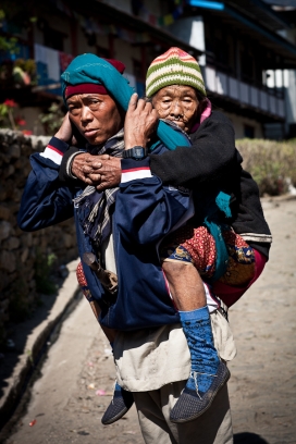 尼泊尔退休人员现实摄影