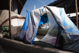 国外Tent City受灾群人像摄影-帐篷城