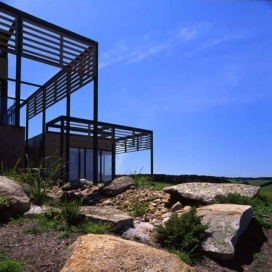 澳大利亚b.e.工作室-架构钢材和木材电网包围的房子