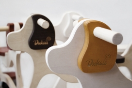 duksis木制滑板车摇椅-荷兰海牙Edgars Atslens设计师作品