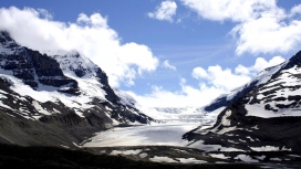 高清晰HD蓝天下白雪皑皑山底山峰壁纸