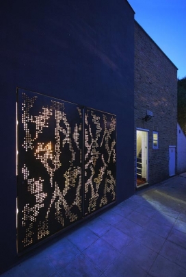 伦敦建筑师Teatum+Teatum作品-钢木门折叠像蝴蝶翅膀的建筑房屋