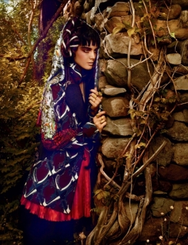 树林边部落风-Vogue 俄罗斯时尚民俗传统服饰人像