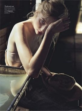 伊丽莎白-Vogue澳大利亚2012年12月杂志封面，澳洲女人味乡下姑娘