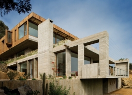 依山而建露台可以欣赏太平洋全景美景的智利建筑-Elton + Léniz建筑所作品