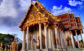 泰国曼谷的金色寺庙建筑壁纸