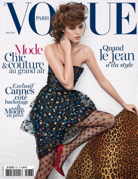 丹麦美女埃里克森穿黑色花点紧身衣登上Vogue巴黎版