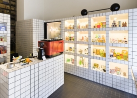 维也纳白色瓷砖咖啡馆店铺设计