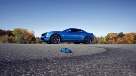 卡玛洛-蓝色模型车与真车