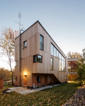木屋-位于芬兰首都赫尔辛基郊区的三层建筑