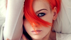 美丽的红发魔女