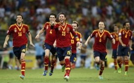 疯狂的奔跑-2014世界杯西班牙国家队壁纸