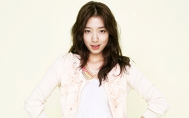 韩国青春美女演员-朴信惠代言包包壁纸