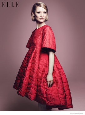 米娅埃蒂安-Elle加拿大封面故事-澳大利亚美女演绎秋季新形状和鲜艳颜色的顶级时装品牌