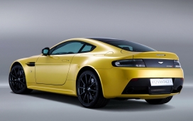 高清晰黄色阿斯顿・马丁新V12 Vantage S侧面壁纸下载
