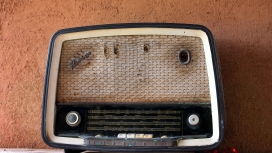 高清晰复古老式收音机壁纸
