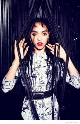 英国歌手和词曲作者FKA Twigs野生杂志写真