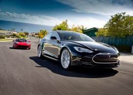 Tesla特斯拉疯狂自驾SD型电动车型汽车设计-通过集成多项安全技术来掌握自驾出租车业务，最终实现电动来车和收集乘客