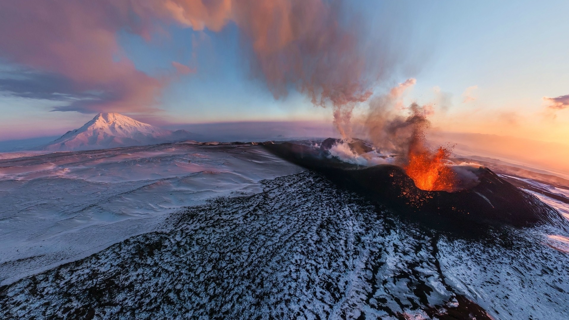 id-948508-火山喷发的雪峰高清大图