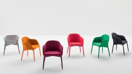 埃米利奥・南尼的间谍软垫座椅-采用一个木制底座和软垫组成，由意大利设计师Emilio Nanni设计