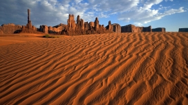 惊人的沙漠岩石