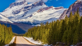 高清晰雪山路壁纸