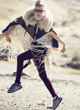 艾琳・韦伯-ELLE艾丽美国2015年10月-一个温暖舒适60年代复古时装秀-灵感来自羊毛