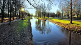 荷兰阿姆斯特丹安静的小河