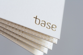 Base-多学科品牌咨询设计-烫金的搭配让整个设计充满奢华
