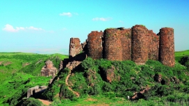 亚美尼亚红砖山墙