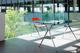 Plek折叠工作椅设计-可以在图书馆，办公室，会议和工作室等不同环境中使用