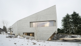 德国水晶”状混凝土的尖角房子