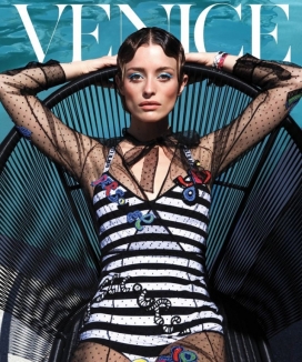 Venice杂志-弗拉维亚卢西尼-时尚的条纹紧身衣裤，看上去充满活力