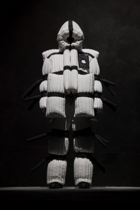 雕塑单色系羽绒填充的夹克
