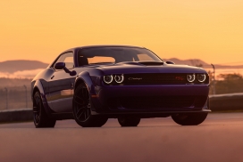 Dodge Challenger SRT-波特兰道奇上的道奇挑战者SRT