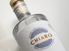 Chiaro Gin明亮轻盈的葡萄酒-真实反映了美丽明亮的超白棉纸库存，表达了对相关市场的个性和适当性