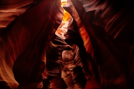 唯美通透的丹霞洞穴内部美景