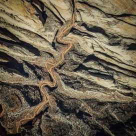 CANYONLANDS-高空俯拍的峡谷蜿蜒山路