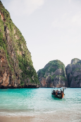 高清晰桂林山湖旅游船壁纸