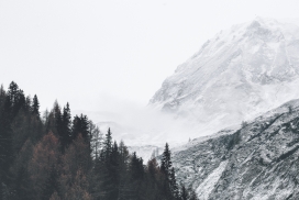 白色雪山写真图