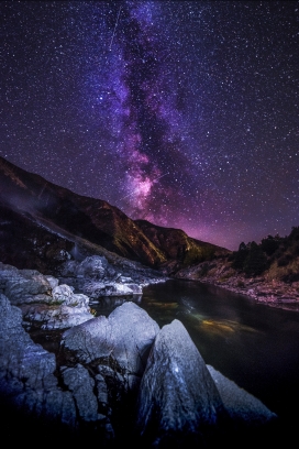 完美的夜空湖畔