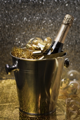 金箔香槟酒与香槟桶