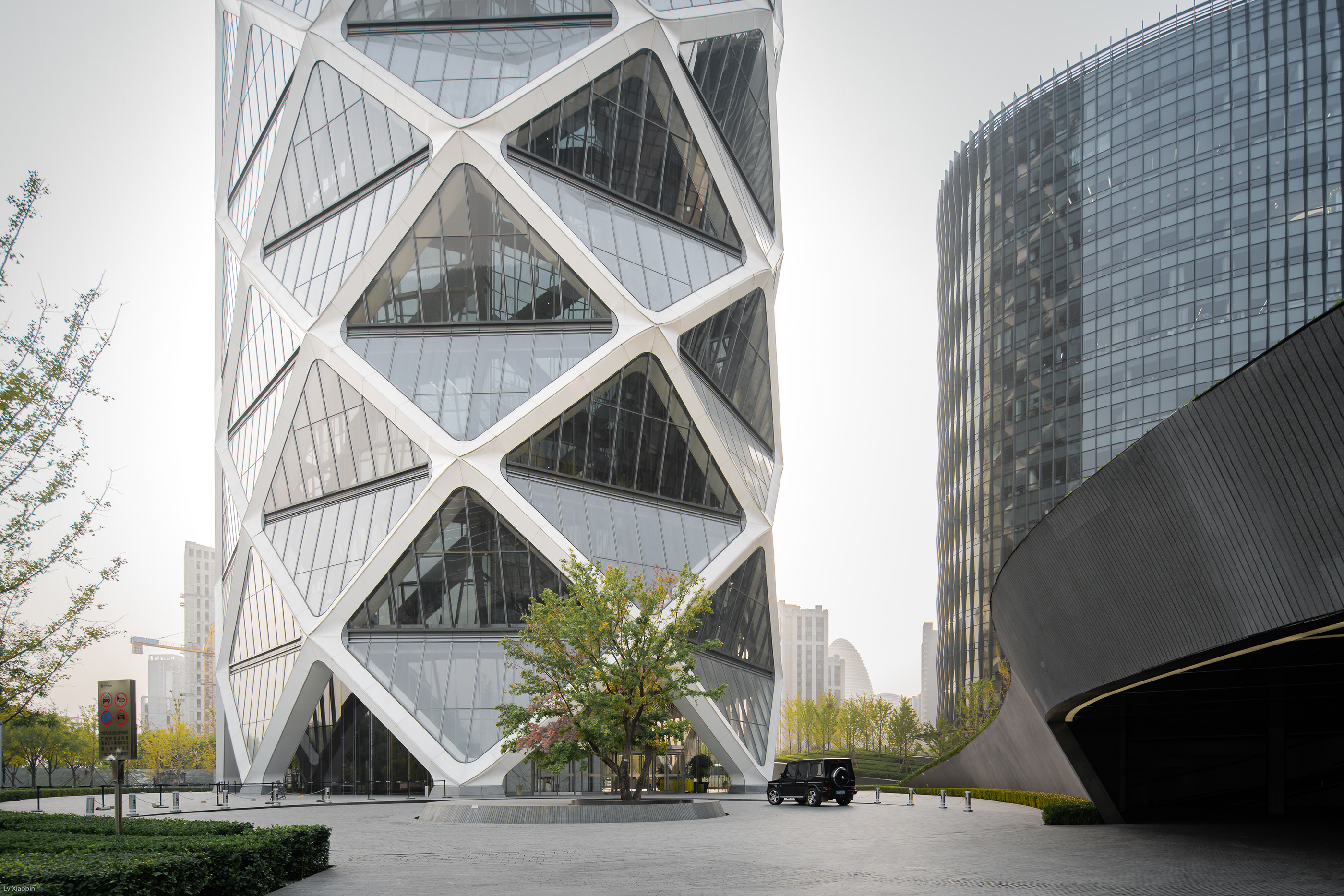 北京保利国际广场-菱形交叉的建筑