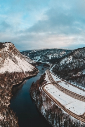 冬季的雪山路