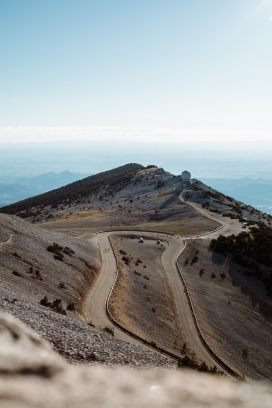 高山弯曲小路